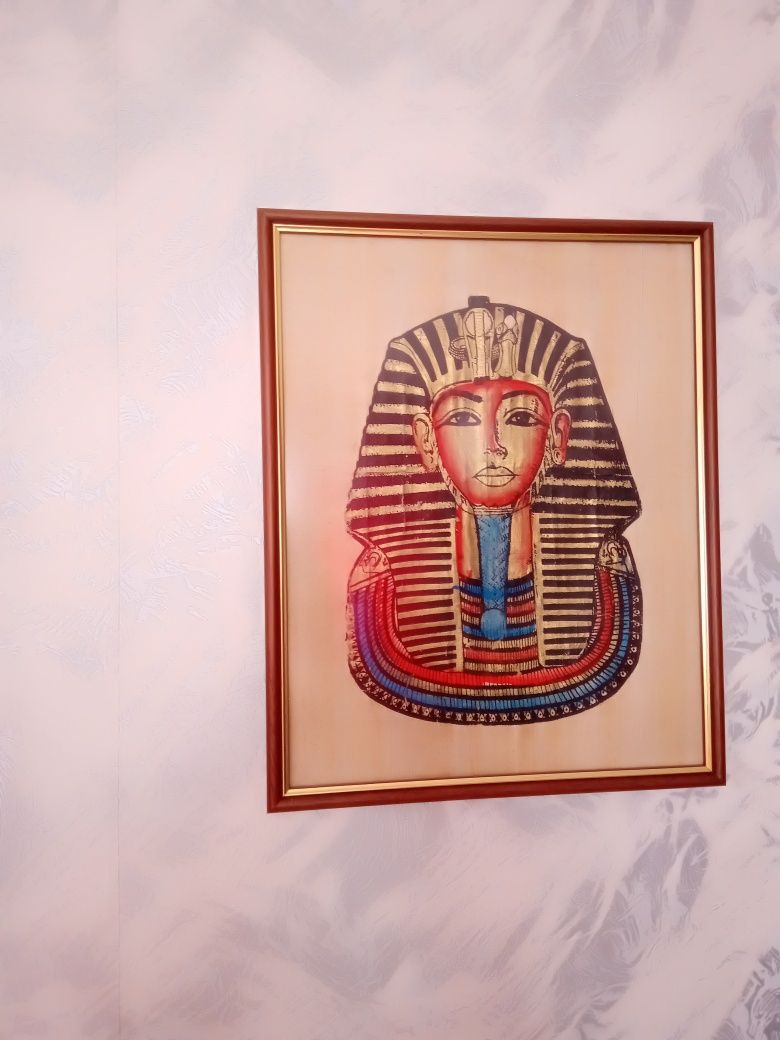 Оригинални египетски,изработени върху папирус