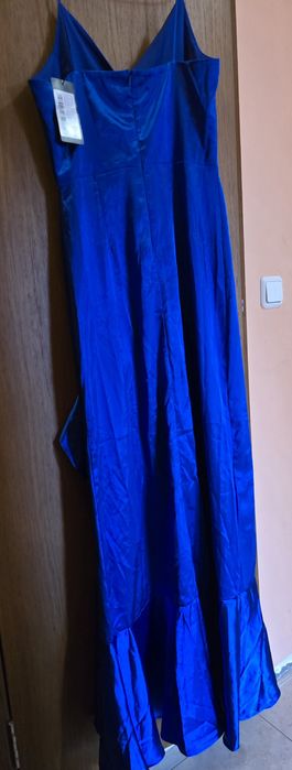 Елегантна дълга синя рокля