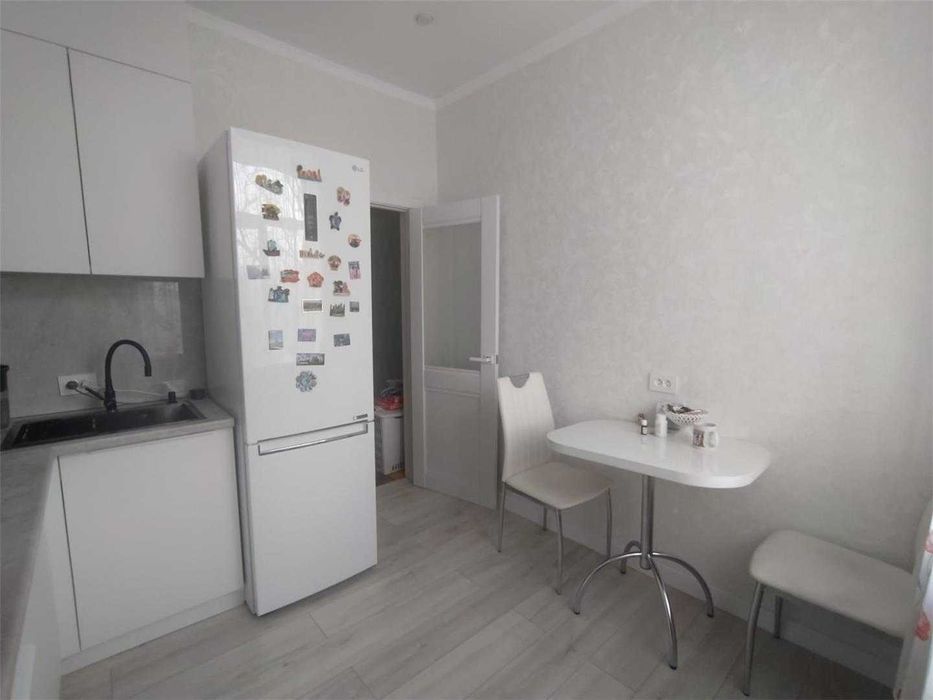 *Продается 2-х комн ,Старого Типа в Центре Города!