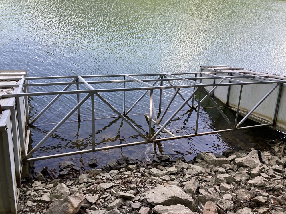 Ponton - structura - pe lacul Tarnita