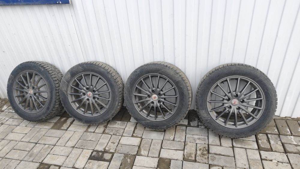 Продам диски с шинами R16
