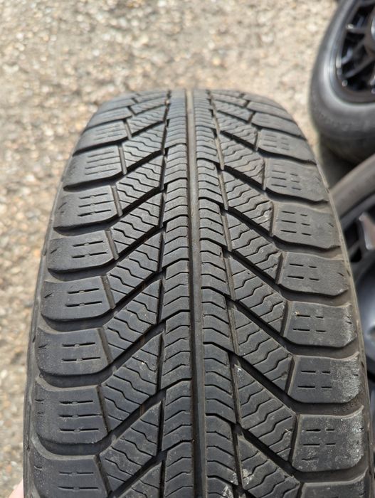 Set de 4 jante aliaj cu cauciucuri de iarna 185/60/R14