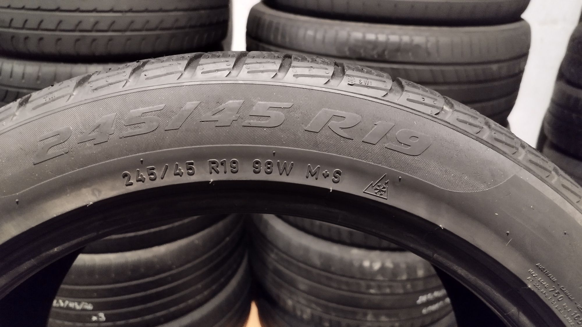 Pirelli 245/45/19