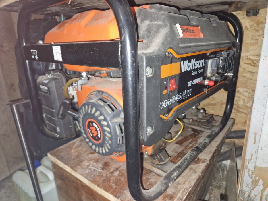 Generator curent pe benzina portabil