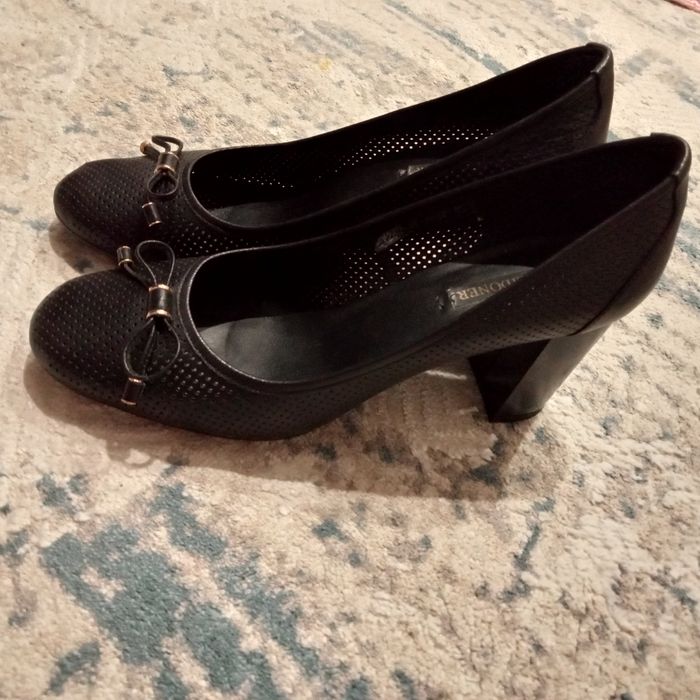 Продам женские туфли