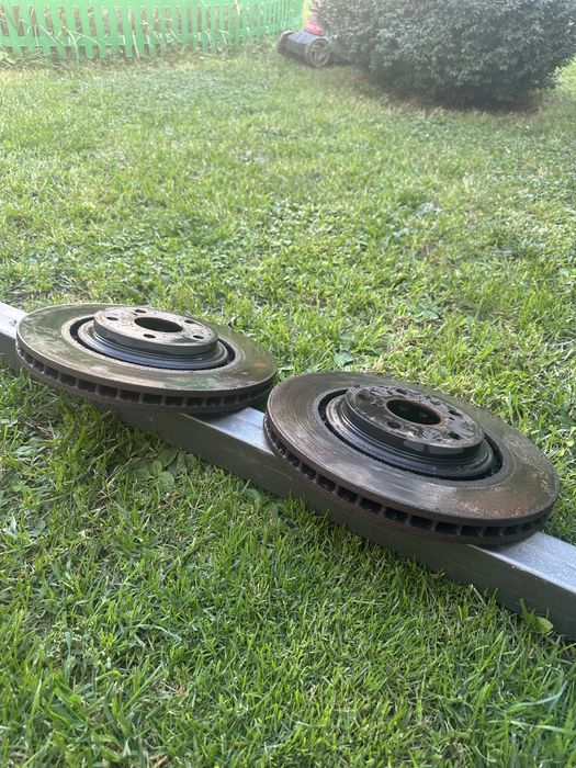 Тормозной диск на  Sienna 3   2015  г