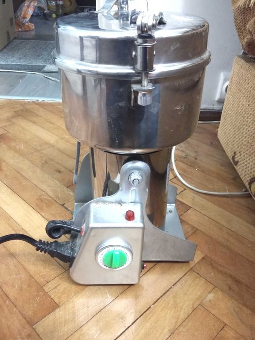 Râșniță cereale, cafea, semințe - le face făină