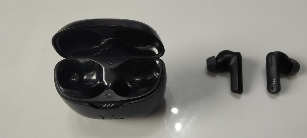 Bluetooth слушалки JBL TUNE