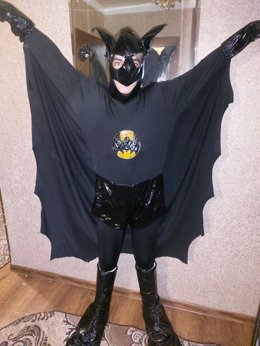 Продам костюм бетмона