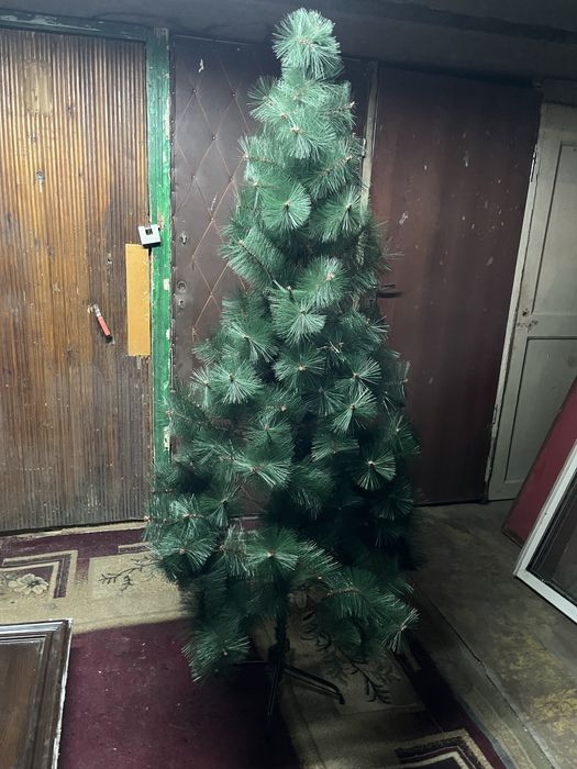 Новогодяя елка искуственая