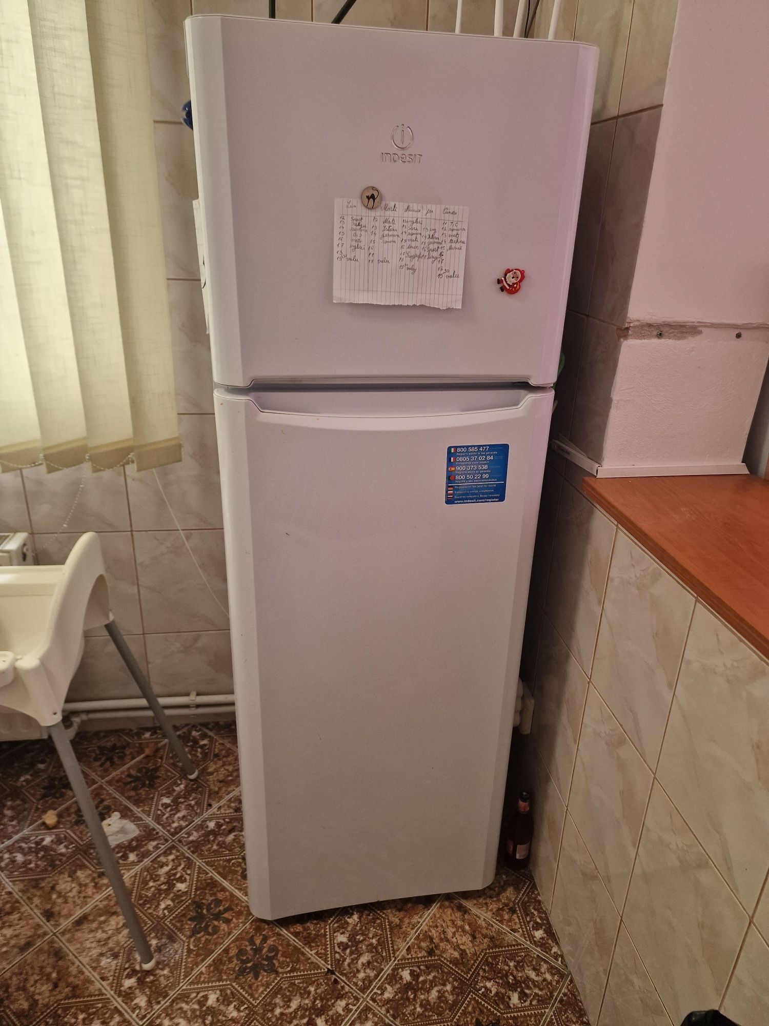 Frigider Indesit, in stare foarte buna, curat