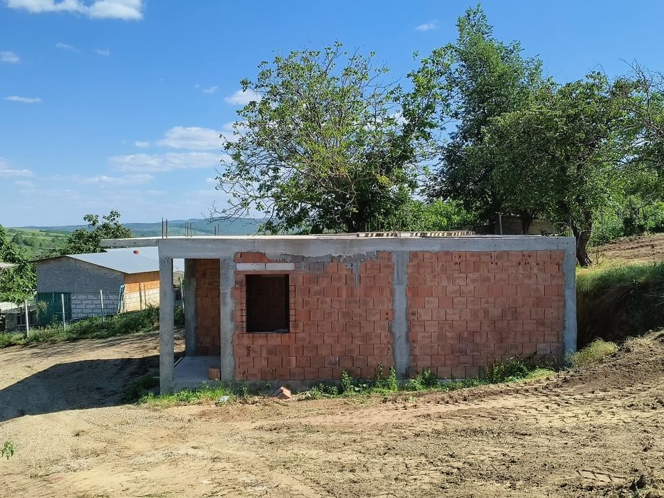 Vând casă la roșu + teren , in satul Săuca ,Vaslui