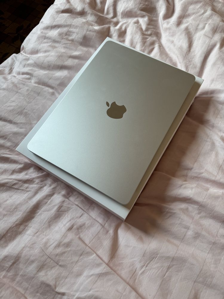 Macbook air m4 24GB/512GB в гаранция