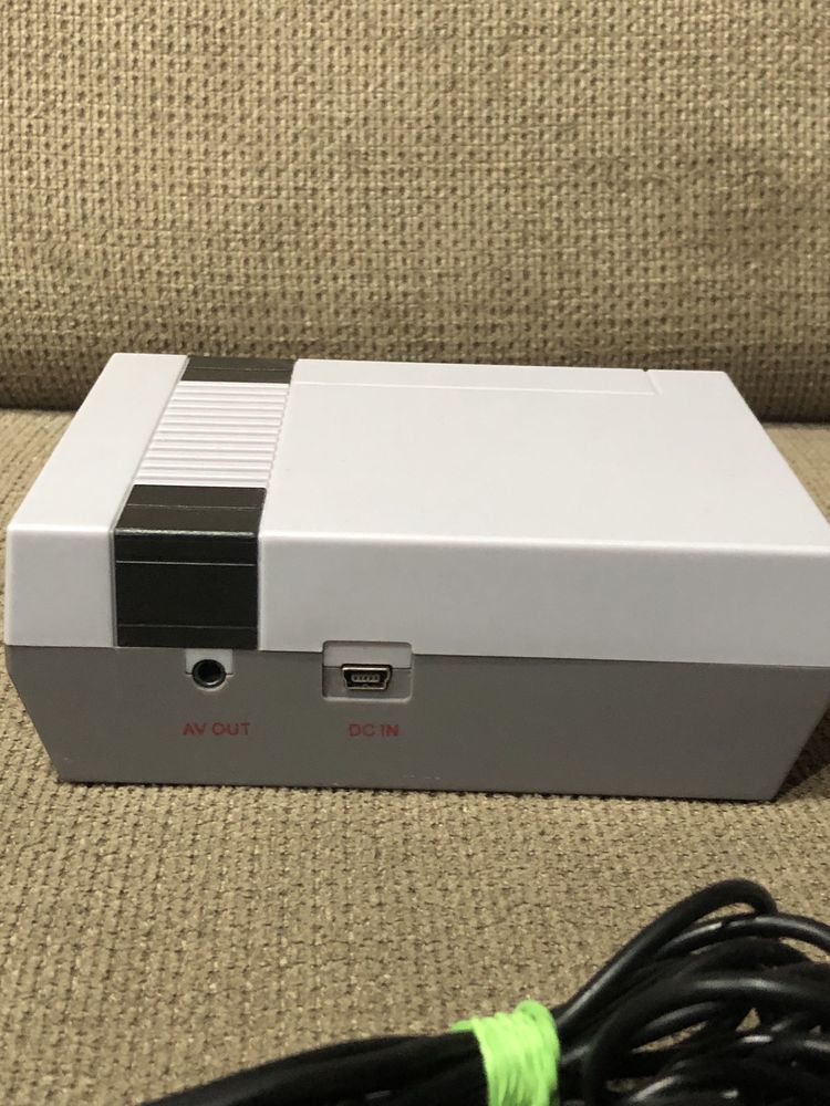 Consola TV gen Nintendo NES Retro cu 620 jocuri si 2 controlere