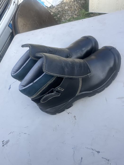 Vind papuci de securitate