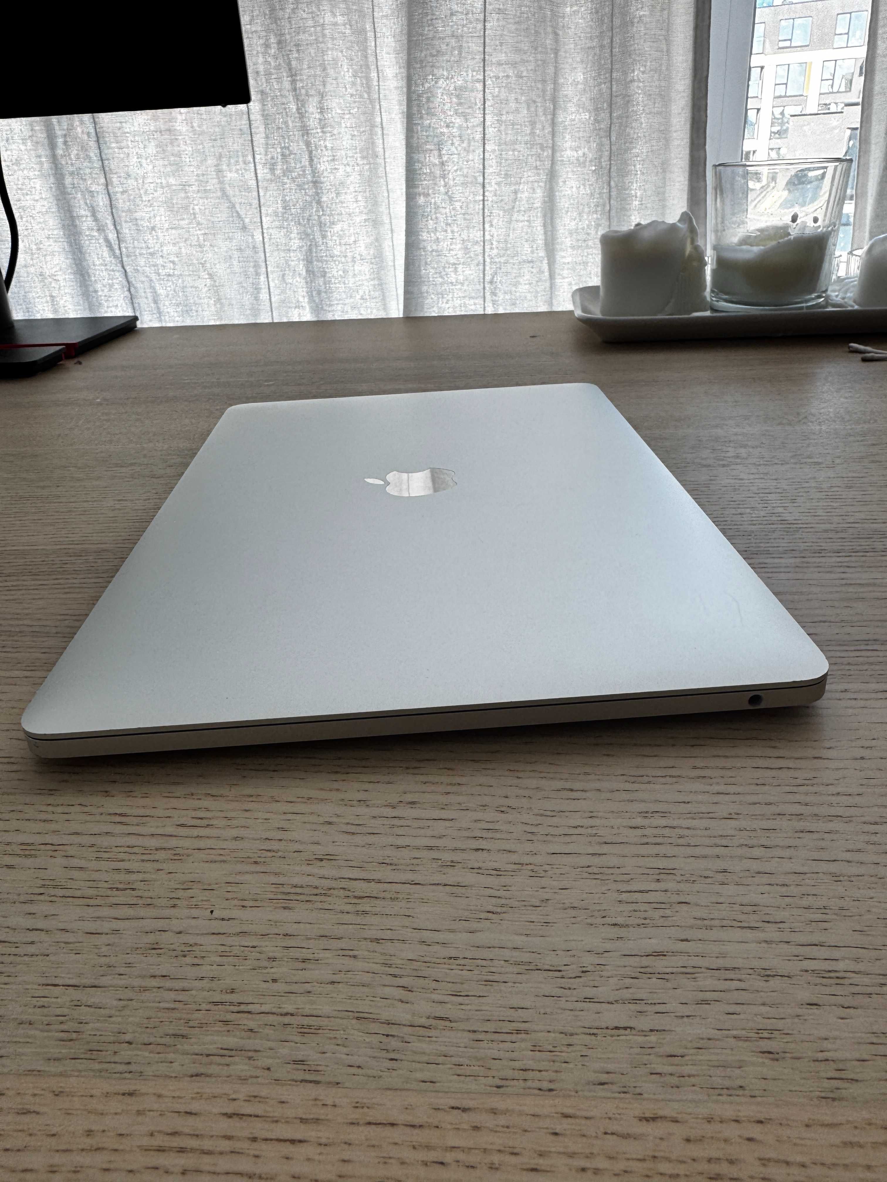 MacBook Pro 13” (2017) – i5 / 8GB / 256GB SSD – Без зарядно