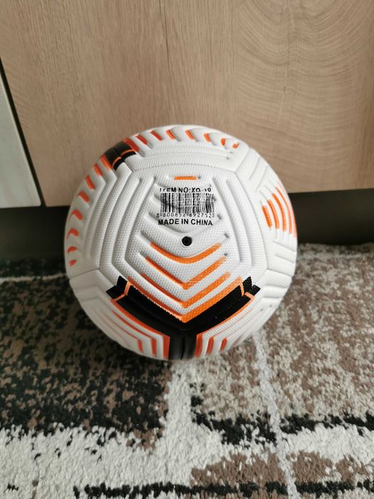 Футболна топка за тренировки и мачове. Чисто нова. Размер 5