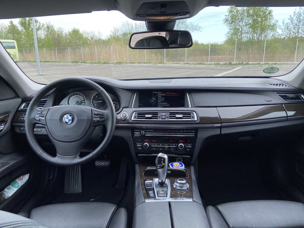 BMW 730d xDrive 4 butoane 2013 IMPECABILA