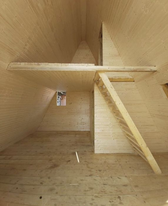 Vând cabane  A vremuri