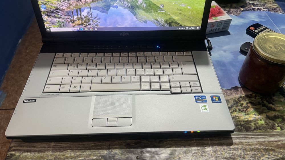 Лаптоп Fujitsu 15,6’’ с преносима чанта в