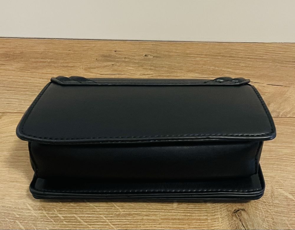 Geanta neagra Stradivarius
