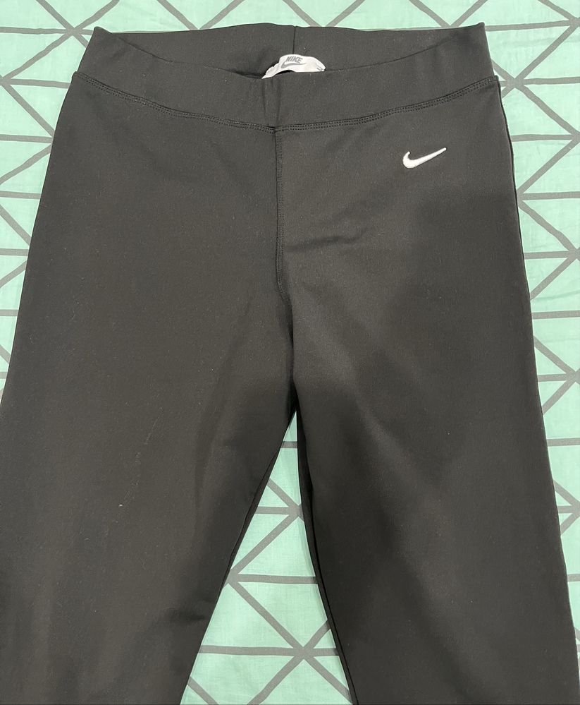 Черно долнище и клин на Nike