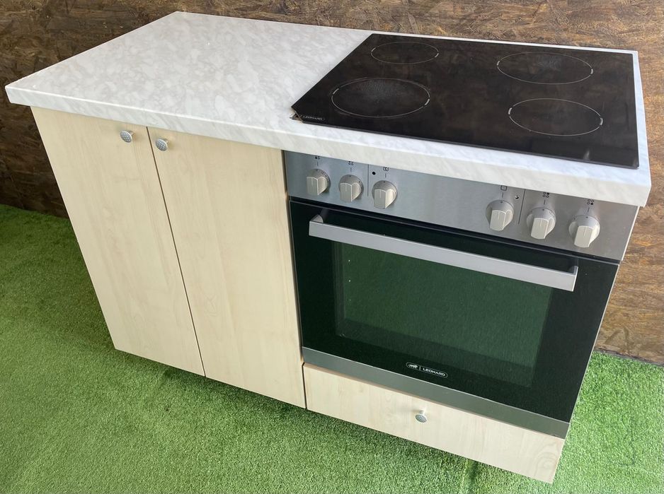 Кухненски шкаф с вградена фурна и котлони