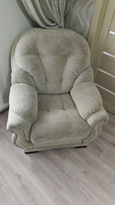 Продается диван с креслами