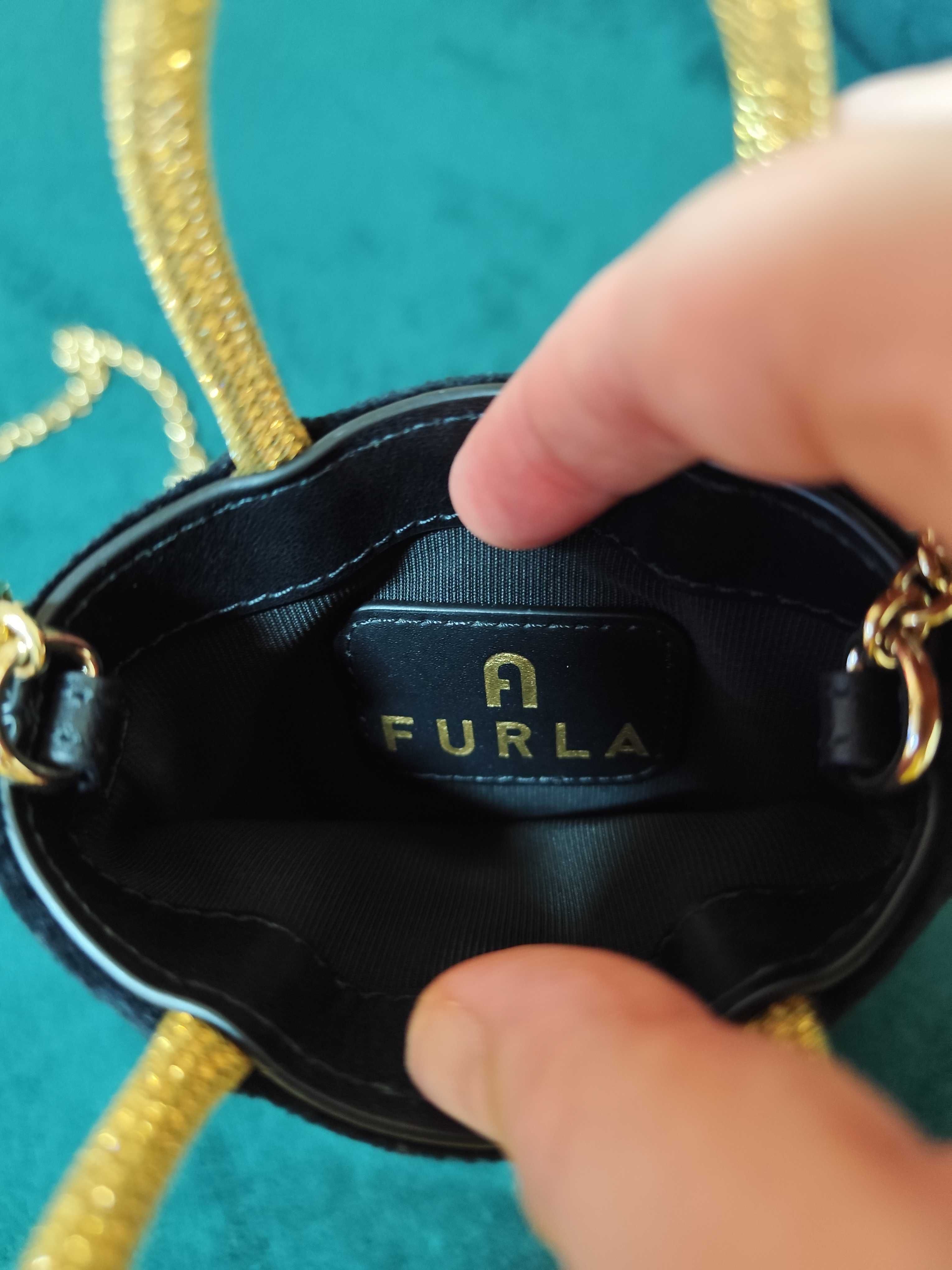 Черна парти чантичка от велур на Furla