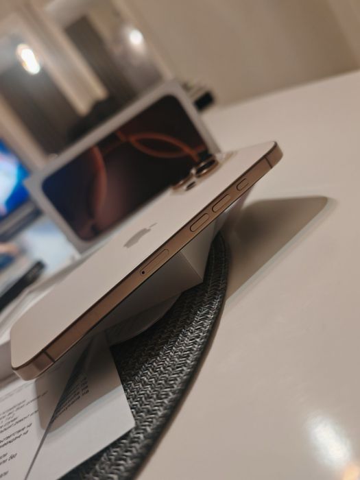 Iphone 16 pro max Desert