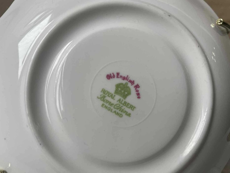 ROYAL ALBERT красиви кошнички за бонбони или малки плодове