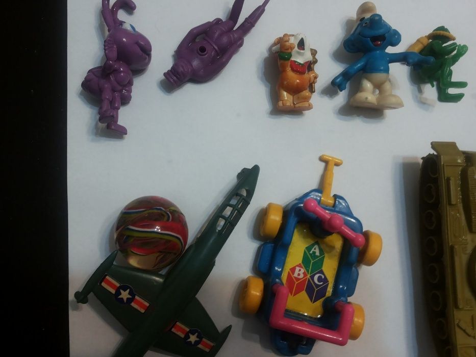 Стари пластмасови играчки - колички и фигурки - СОЦ