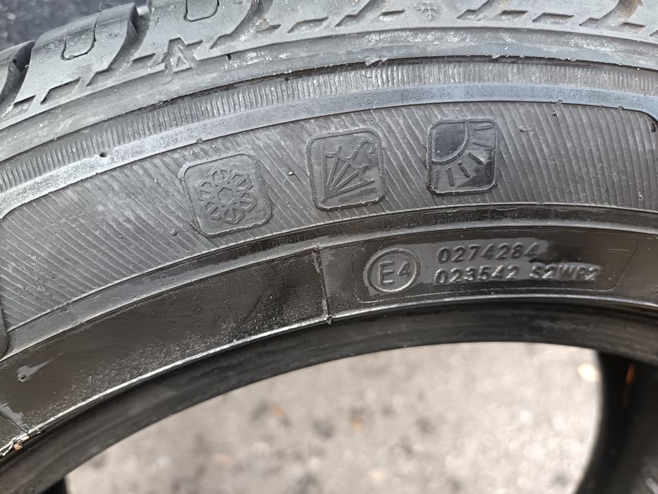 Все сезонни гуми  Toyo celsius