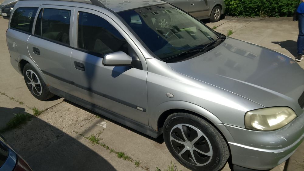 Vând Opel Astra.
