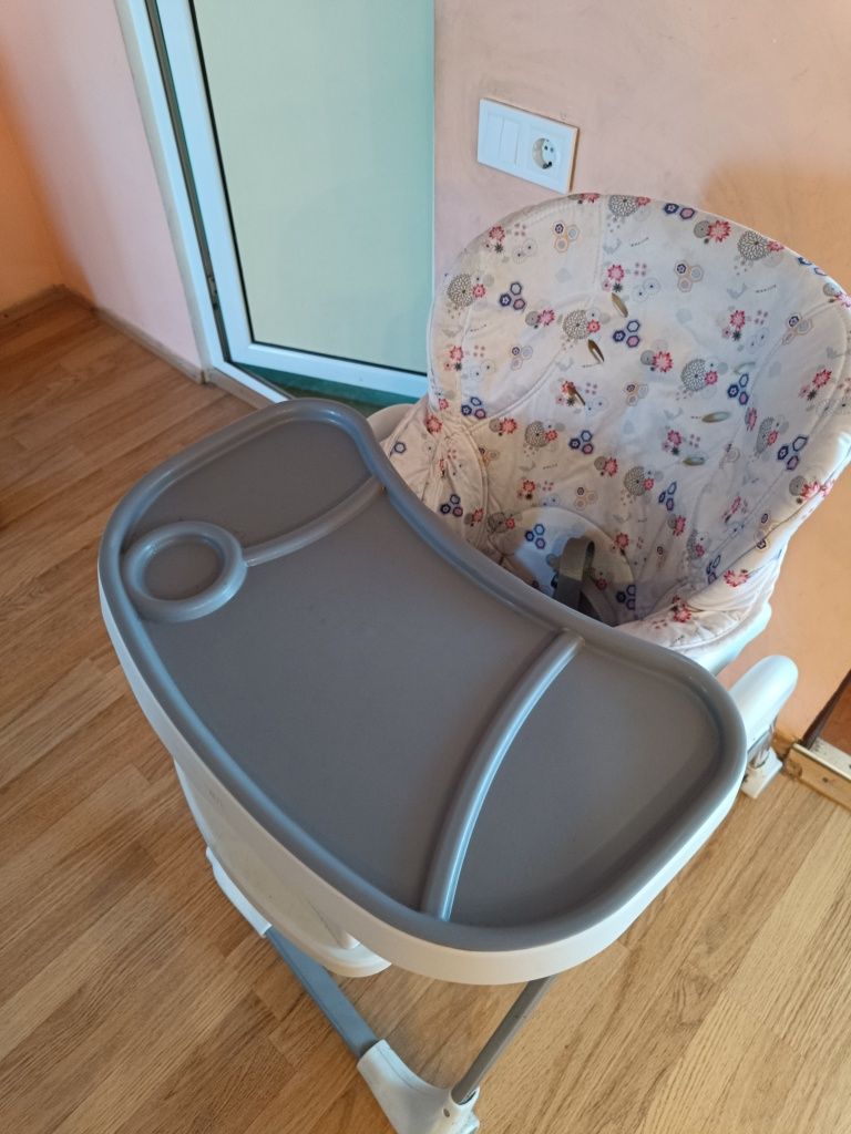 Scaun de masa pentru bebeluși