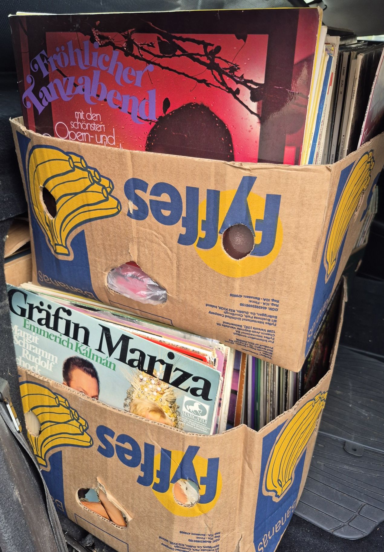 Vând Lot 600LP Discuri Vinil colectie cu muzica mixta 

-