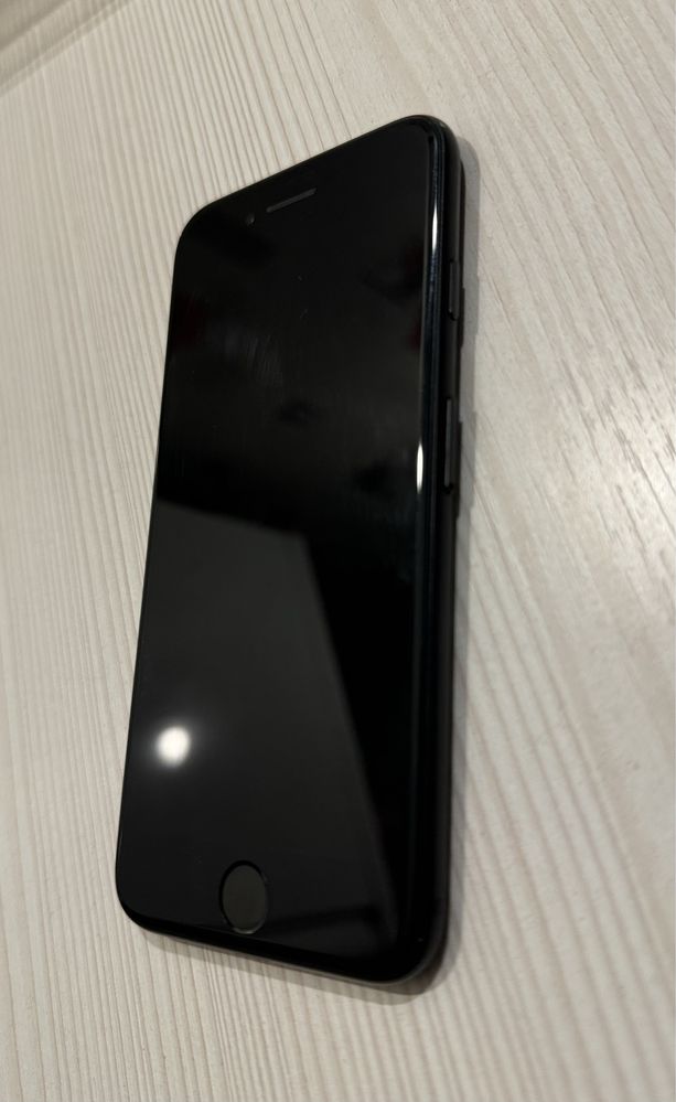 iPhone 7 black 32 Gb
