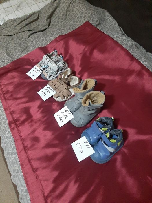 Продавам детски обувки супер запазени почти нови Склонен съм за остъпк