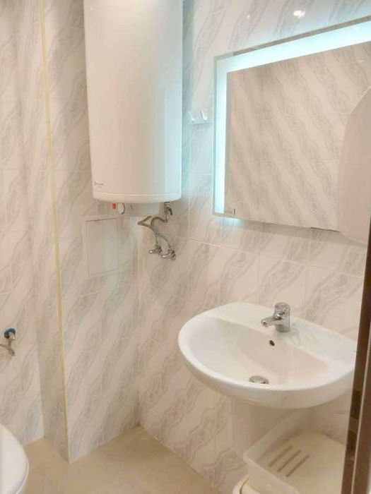 Дава се под наем Двустаен апартамент в Бургас, Център - 80 кв.м за 450 € - Снимка #2