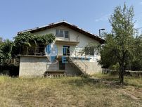 Масивна тухлена къща с прекрасна панорамна гледка в с. Габровци, обла