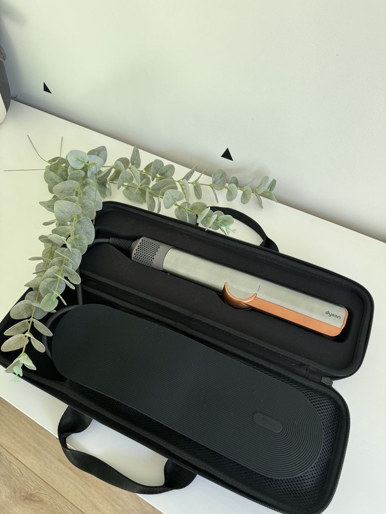 Dyson Airstrait с case - чисто нов