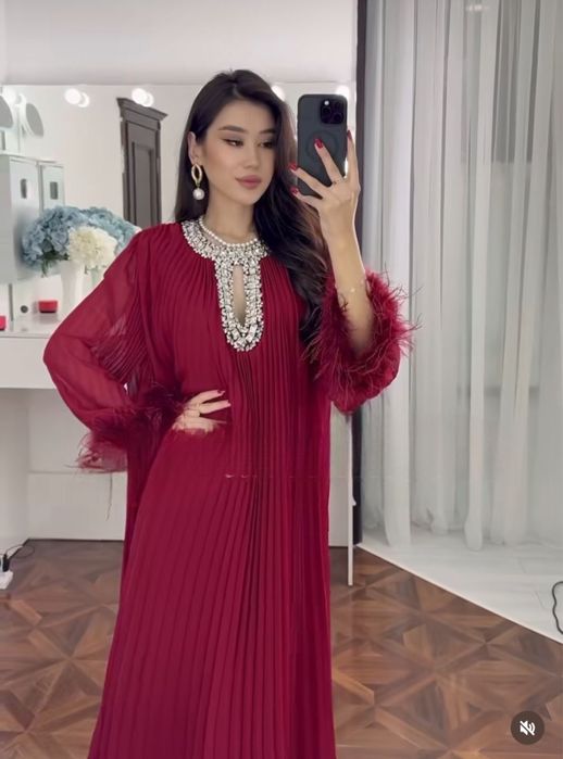 Продам платье в белом цвете новое с этикеткой