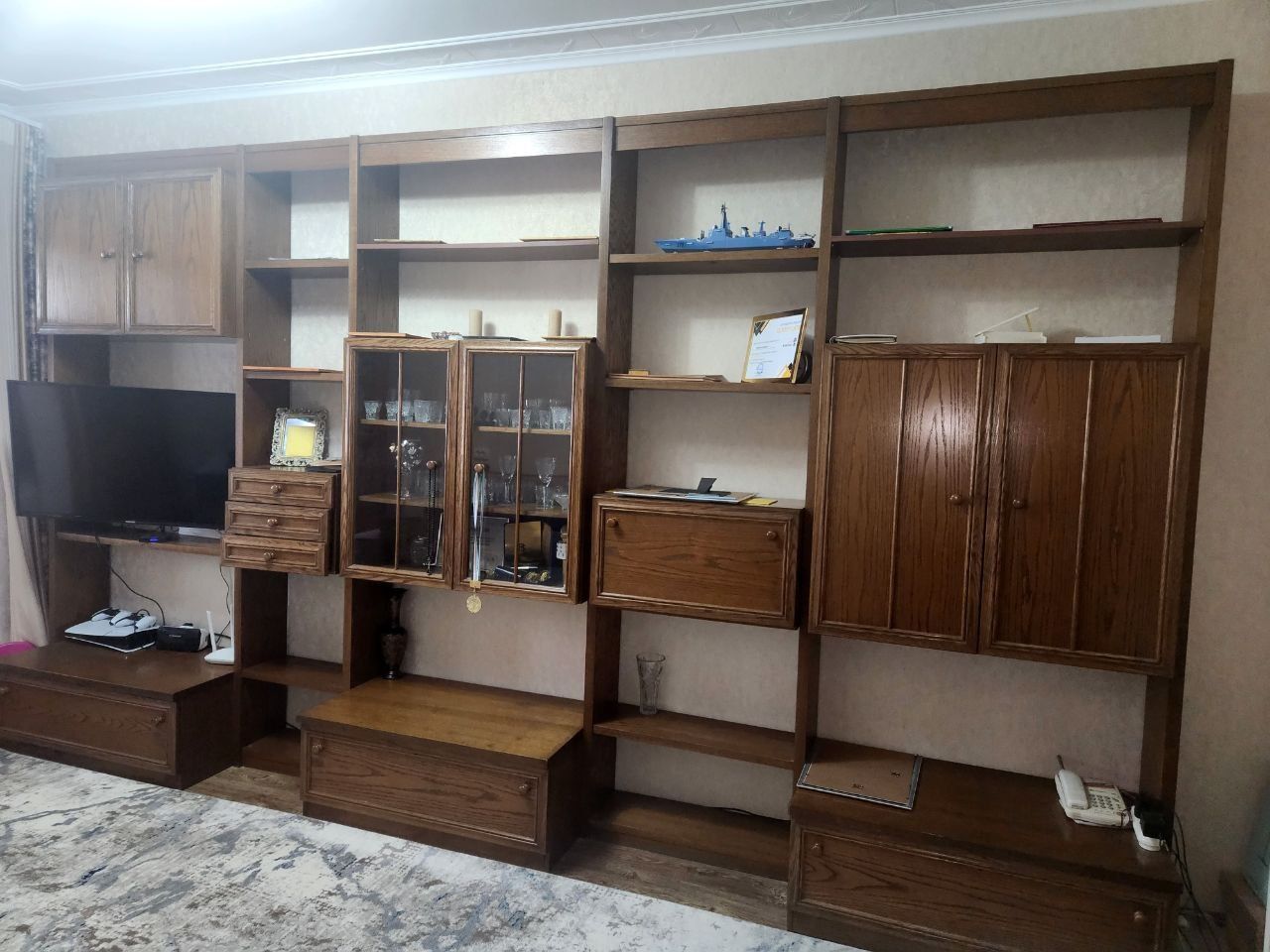 Стенка в зал из ореха