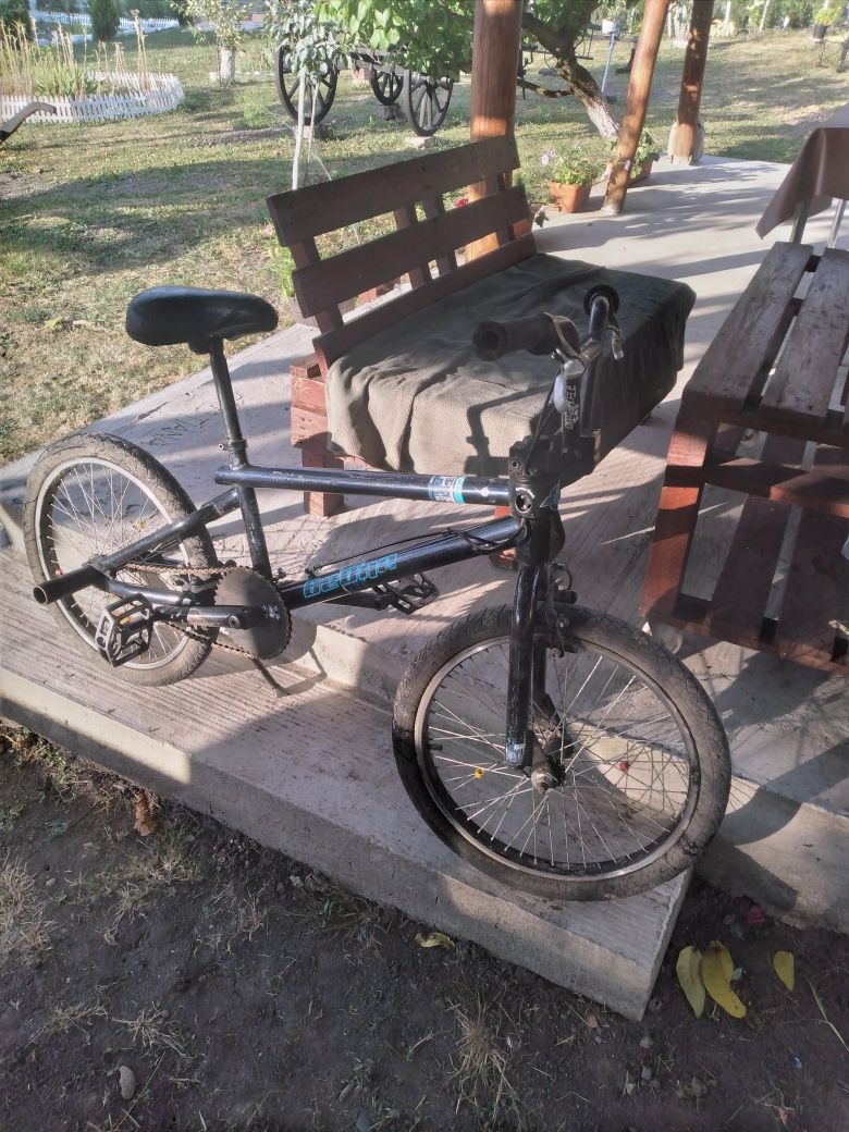 Bicicleta BMX foarte bine intretinuta