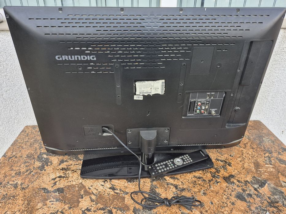 Vând televizor LCD marca Grunding model 32 inci 80cm cu telecomanda