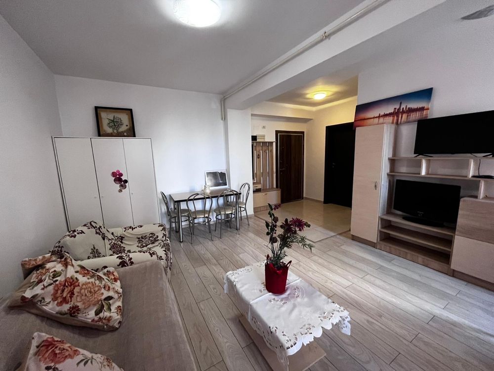 Proprietar vand apartament cu 2 camere ,,  mobilat si utilat, parcare