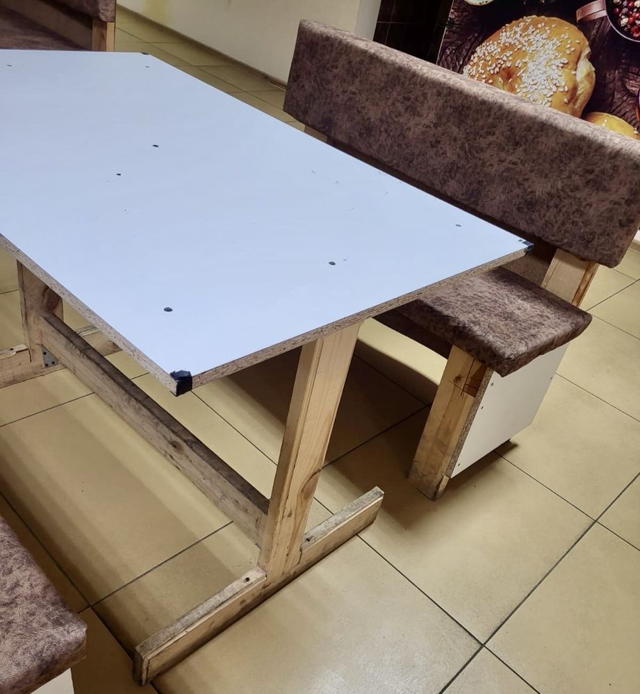Продам комплект (стол и мини-диваны)