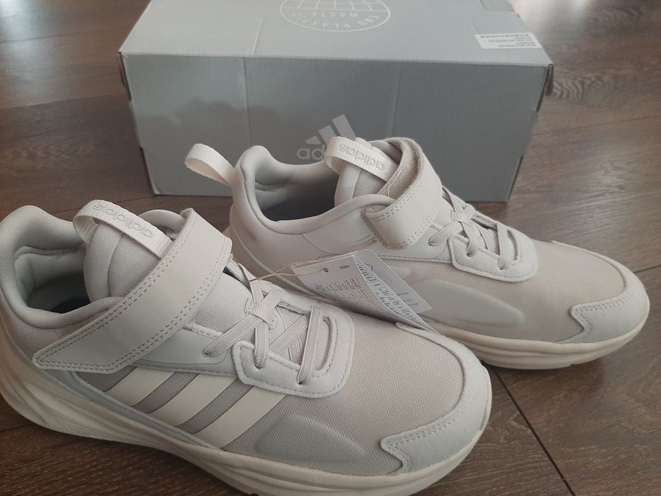 Adidas оригинални маратонки 39 номер