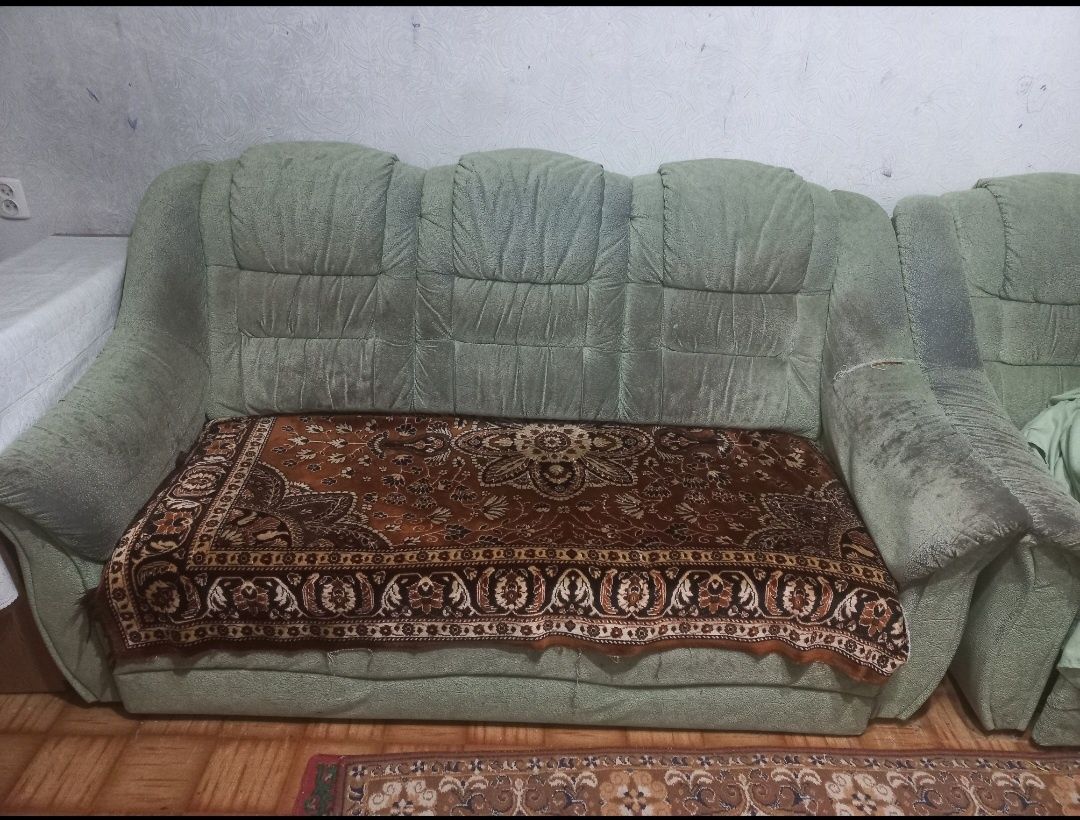 Срочно! Продам два дивана и кресло