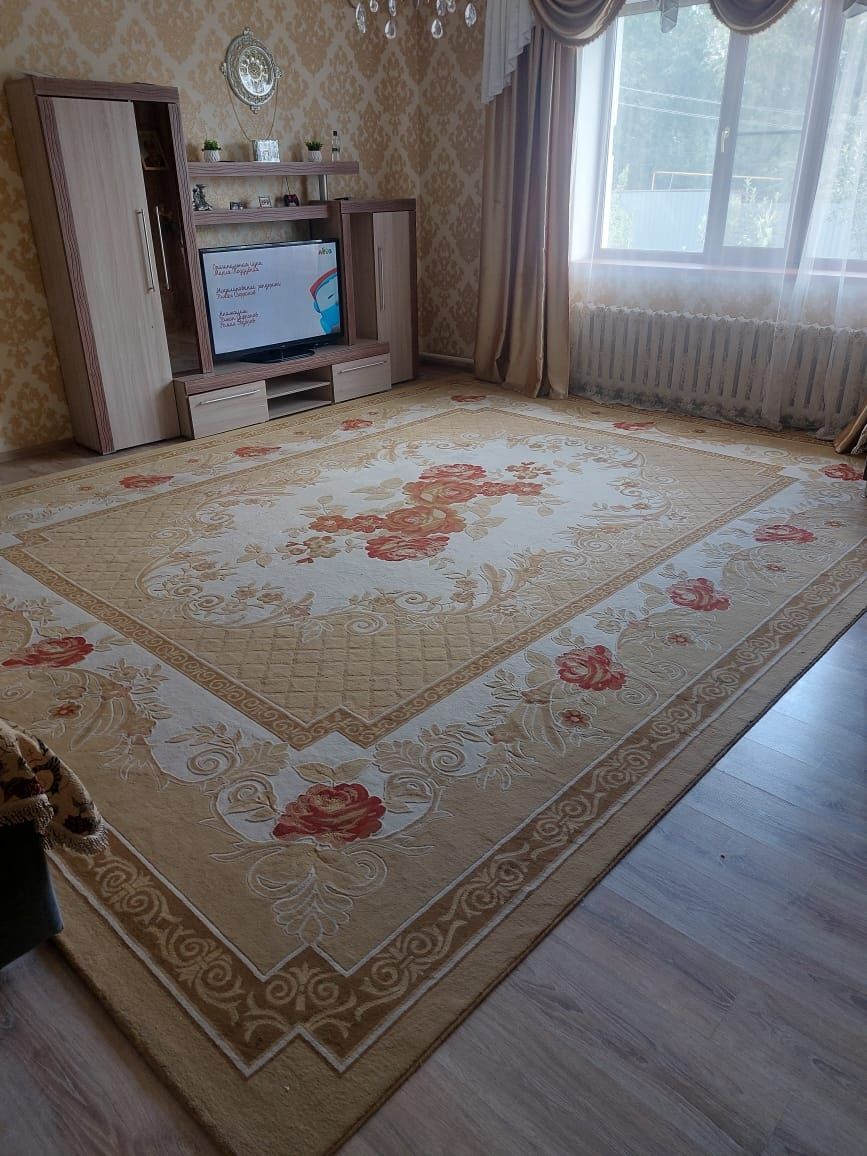 Продаётся ковёр в хорошем качестве